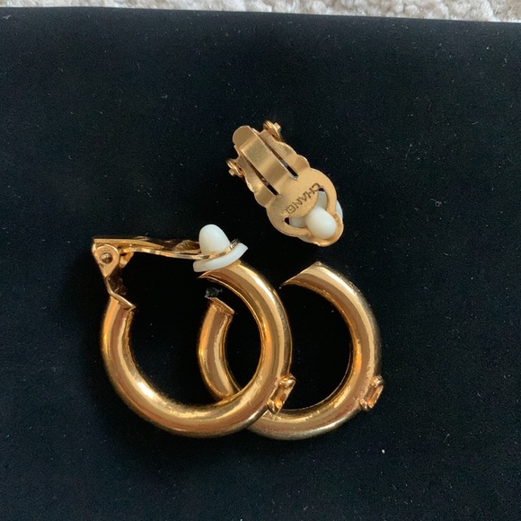 Vintage Chanel Hoop Clip Earrings - Picture 11 of 12